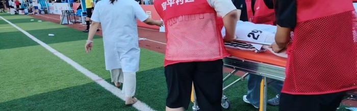 爱游戏官网-河北阜平：医疗保障护航“村超”持续进行|中医医院|赛事|球员|足球|保障组_新浪体育_新浪新闻
