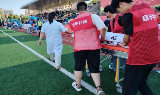 爱游戏官网-河北阜平：医疗保障护航“村超”持续进行|中医医院|赛事|球员|足球|保障组_新浪体育_新浪新闻