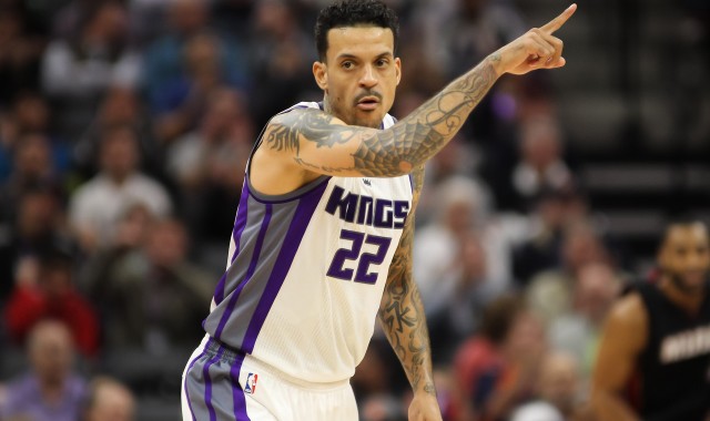 AIYOUXI-巴爷：NBA很多年轻人吸食大麻&amp;我也吸过 后来NBA高层让我教育他们