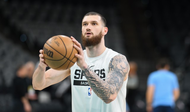 爱游戏APP-手感一般！马穆凯拉什维利11中4&amp;amp;三分4中0拿到13分&amp;amp;拼到5犯离场