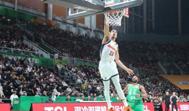 爱游戏官网-酸死了，辽宁电台解说吐槽广东靠外援，官媒跟自媒体已经没区别了