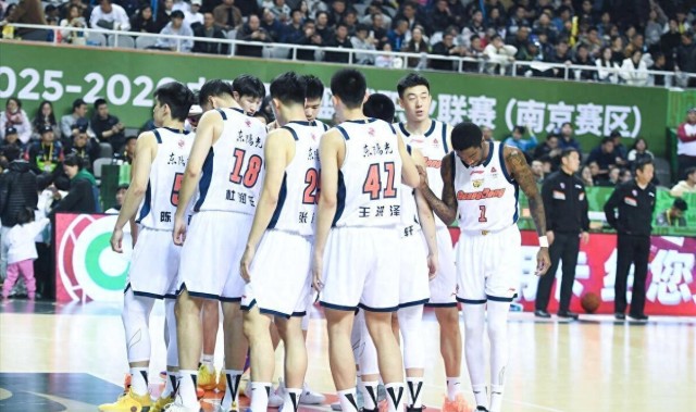 不当水货！杜锋弟子拿下14+10，打南京队开窍了，胡明轩回击质疑